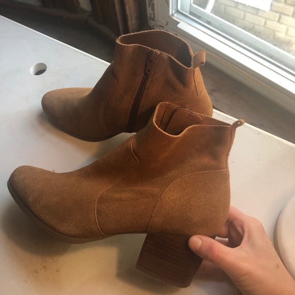 Brown DSW Crown Vintage booties—hardly worn!